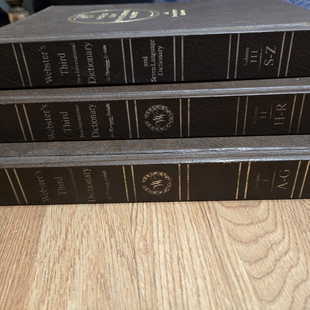 Third New International Dictionary Set - Elegant Brown